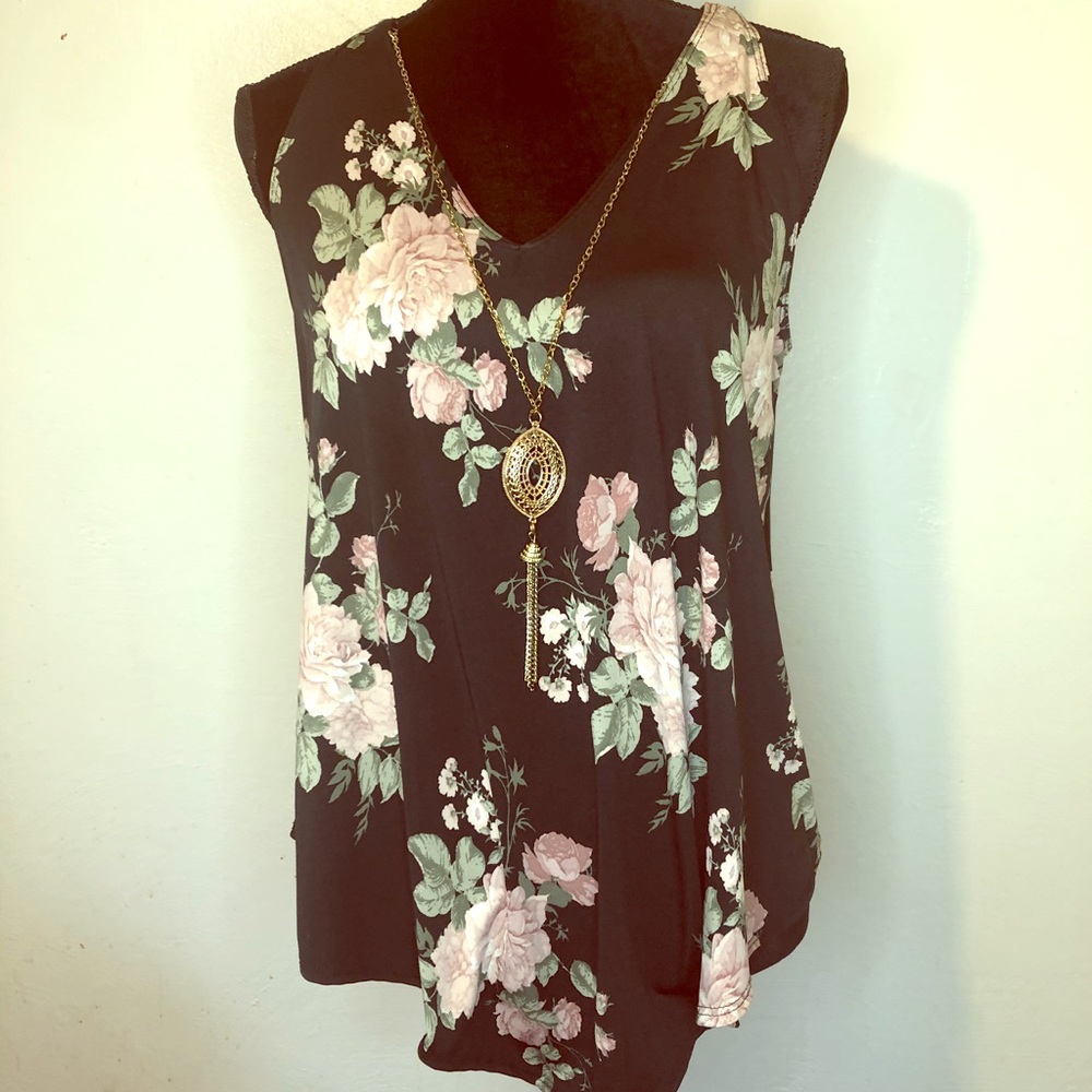 NEW YORK Floral Top w/ Necklace